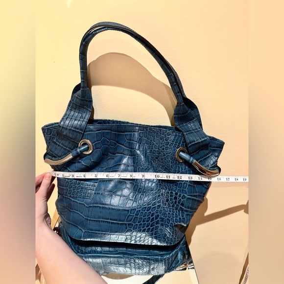 B. Makowsky Blue Shoulder Bag with Crocodile Texture - Picture 3 of 8